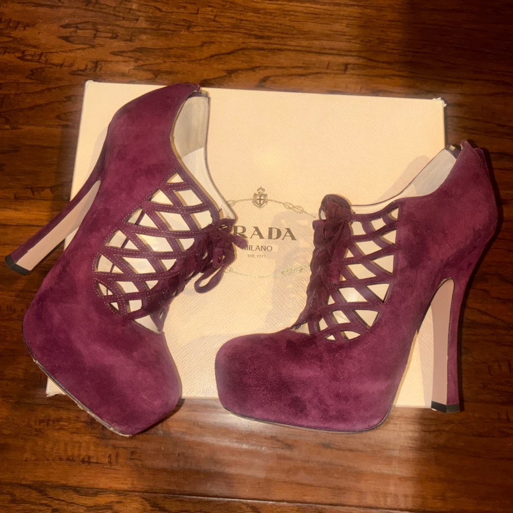 Prada Maroon Burgandy Granato Lace Up Booties Heels Zipper Back Calzature Donna